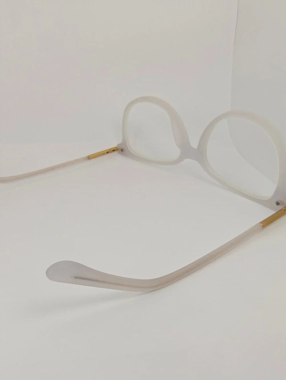 Cylinder. Women's Frosted White Round Frame Glasses. Cylinder Gold Highlights.